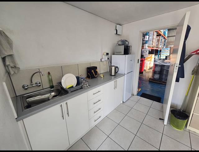 280M² WAREHOUSE FOR SALE IN ANDERBOLT